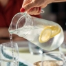 Питье воды за едой не снижает аппетит, а усиливает