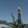 Ракету с грузовым кораблем «Прогресс МС-32» установили на стартовой площадке Байконура