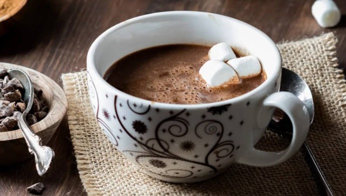 Горячие напитки помогают снизить вред от сидячей работы и недосыпа Горячие напитки помогают снизить вред от сидячей работы и недосыпа