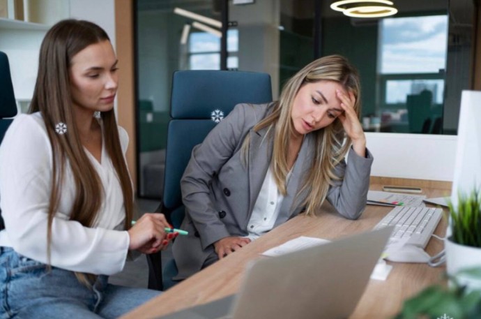 Нытье и жалобы на работе могут закончиться увольнением