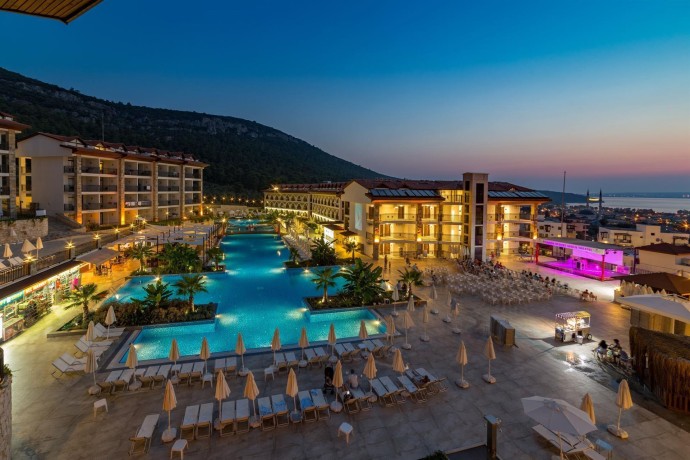 Ramada Resort Akbuk 5