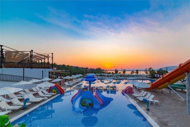 Ramada Resort Akbuk 5